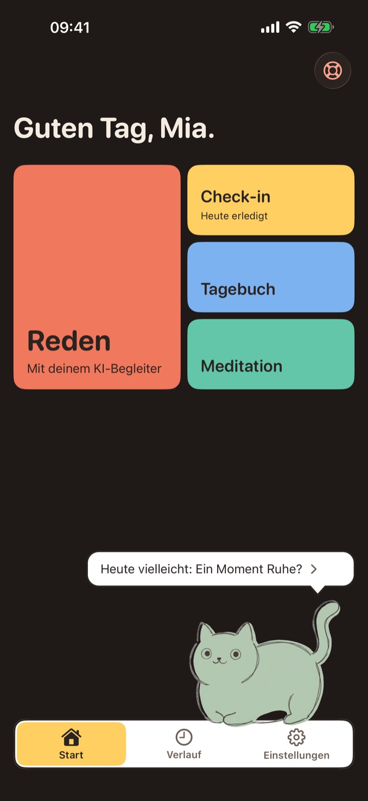 Startbildschirm im Dunkelmodus mit den vier Türen und Lou auf der Leiste